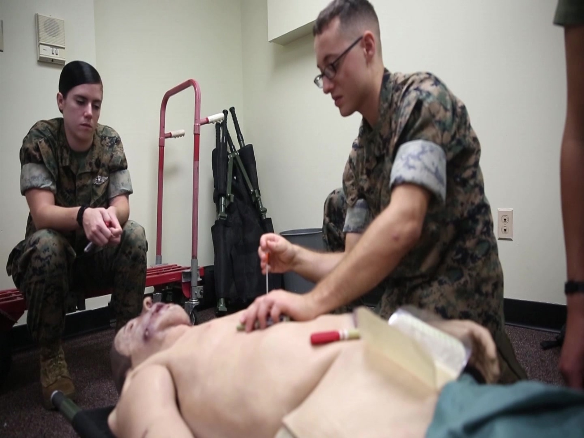 2nd Marine Aircraft Wing hosts a Combat Life Savers course at Marine Corps Air Station Cherry Point, N.C., Aug. 23, 2017. A U.S. Navy Corpsmen educated Marines on how to properly identify and treat injuries in a deployed environment.  (U.S. Marine Corps video by Pfc. Skyler Pumphret/ Released)