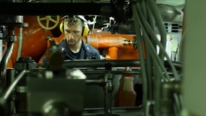 Maintenance on USS Texas (SSN 775) at Sea in 4k