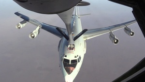 340th EARS refuels E-3 Sentry over Iraq