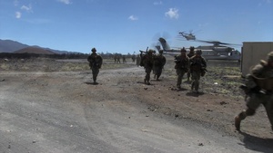 Infantry Marines conduct an air assault on Range 17 in Hawaii