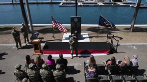 VCNO presents Silver Star to EODMU 3 Sailor