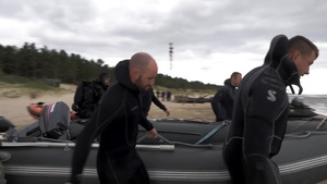 #WeAreNATO - The Latvian diving for bombs - International