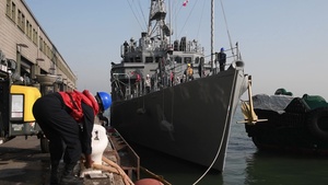 USS Champion (MCM 4) departs San Francisco at the conclusion of Fleet Week San Francisco 2017