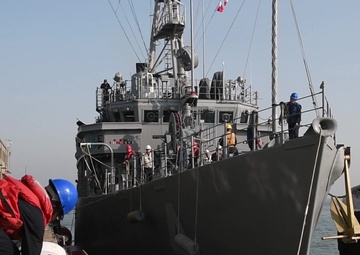 USS Champion (MCM 4) departs San Francisco at the conclusion of Fleet Week San Francisco 2017