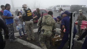 Guardia Costera Entrega Comida y Agua a Villalba