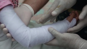 U.S. Navy Doctor Helps Care for Patients with a Guatemalan Doctor During SPS 17