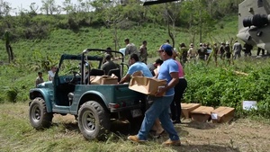 Hurricane Maria: Chinooks bring food and water to Coamo (60 sec)