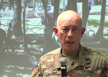 LTG Luckey meets the soldiers of the 1st MSC