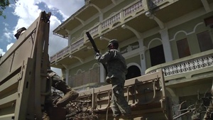 Citizen-Soldiers clear roads in San Juan