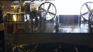LCAC: USS Essex (LHD 2) well deck