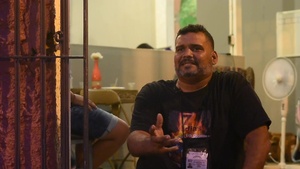 Hurricane Maria: Pastor Carlos Matos Iglesia Casa de Restuaraccion y Avivamiento serves hot meals in Ponce (in Spanish)