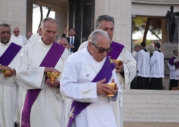 Pope Francis visits ABMC Cemetery in Italy