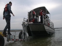 Sailors Train to Contain Oil with New Equipment Designed to Salvage Spills (Package/pkg)