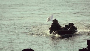 AAV Platoon Arrives Aboard USS Oak Hill