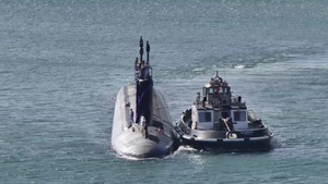 USS Illinois Arrives in Pearl Harbor in Time for Thanksgiving