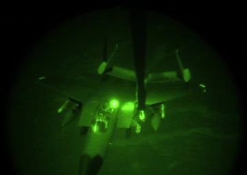 KC-10 Extender Refuels Multiple Fighter Aircraft at Night