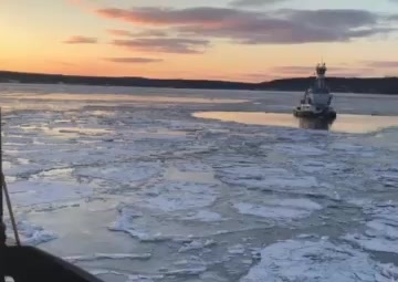 Coast Guard responds to vessels beset by ice in Hudson River