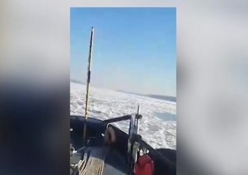 Coast Guard Cutter Cleat breaks ice on Delaware River