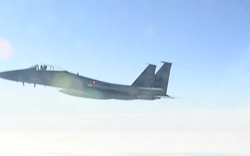 Deployed bombers train with RAF Lakenheath