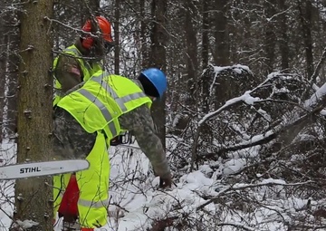 Engineers Conduct Ice Bridging, Chainsaw Operations for Emergency Preparedness