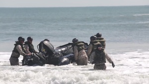 From Land and Sea: Marines go through coxswain course