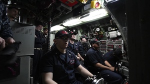USS Hartford (SSN 768) surfacing from control room