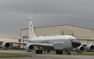 RC-135 taxi 1
