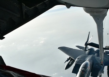 BROLL: KC-10 Refuels F-15 Eagles