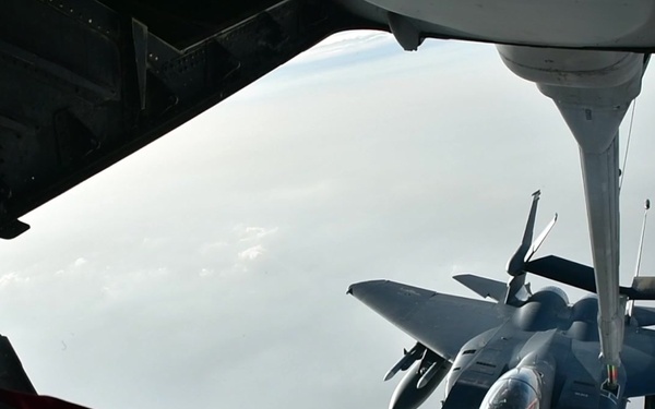 BROLL: KC-10 Refuels F-15 Eagles