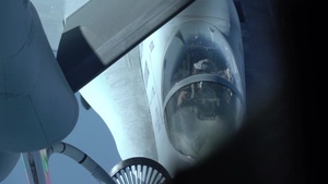 KC-135 refuels F/A-18 Hornets
