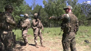 U.S. soldiers train on Polish weapons