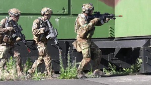 Sky Soldiers with 1-143IR, 1-91CAV, and 4-319 Artillery Jump in Poland