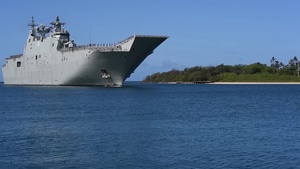 HMAS Adelaide (L01) arrives at Joint Base Pearl Harbor-Hickam