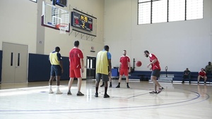 USS Lake Champlain plays HMAS Success during RIMPAC 2018 Basketball Tournament