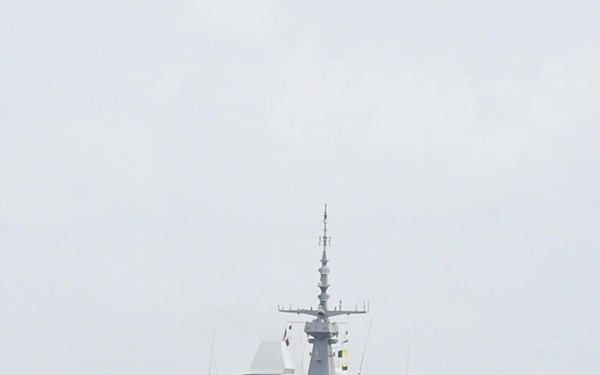 RSS Tenacious (71) Departs Pearl Harbor During RIMPAC 2018