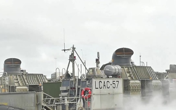 USS Bonhome Richard conducts LCAC operations in Pearl Harbor