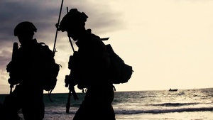 Marines, Australians conduct amphibious landing during RIMPAC