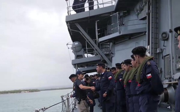 B-roll CNS Lynch pulls into Pearl Harbor after Free Play Phase - RIMPAC 2018