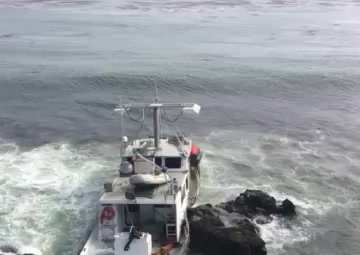 Coast Guard, Partner Agencies Establish Unified Command for Grounded Fishing Vessel near Santa Cruz