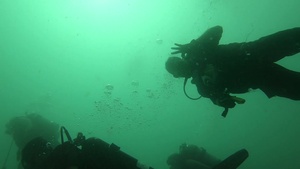 U.S. Navy Divers From MDSU-1 Dive Alongside Their Malaysian Counterparts