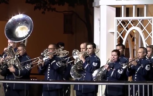 U.S. Air Force Band - 2017 Holiday Flash Mob at Gaylord National