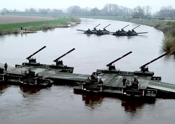 How NATO Gets Tanks Across Rivers (IT Version)