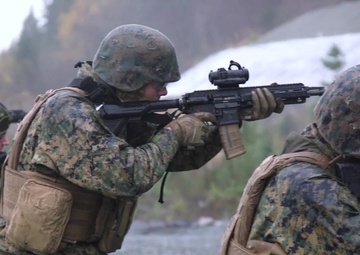 Norwegian Home Guard trains U.S. Marines on Weapons
