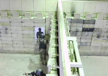 Iraqi CTS students engage in a close-quarter exercise