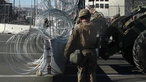 U.S.Soldiers join Customs and Border Protection in border operations (2 of 3)