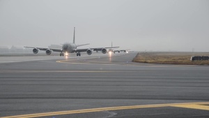 KC-135 taxi