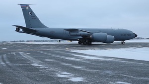 KC-135 taxi