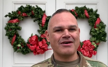 1st Medical Recruiting Battalion Cdr LTC Merbin Carattini Holiday Greeting (Spanish)