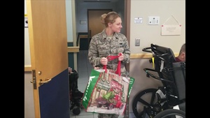 Reservists share holiday cheer with veterans in Norman, Okla.