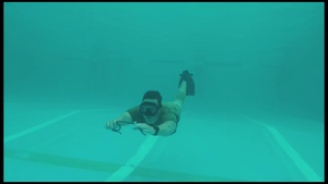 Reconnaissance Marines attend a Pre-Dive Course